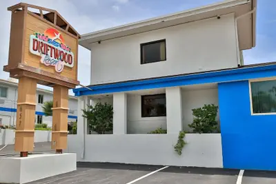 Photo 2 - Driftwood Beach Motel
