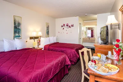 Photo 3 - Hollister Inn