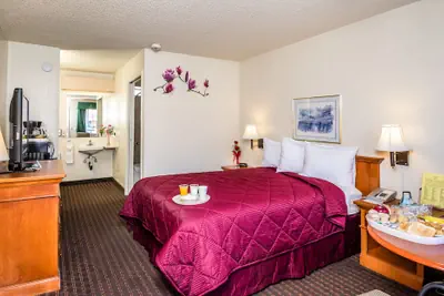 Photo 4 - Hollister Inn