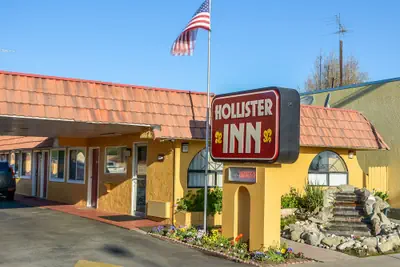 Photo 2 - Hollister Inn