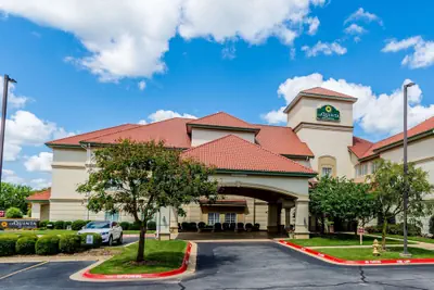 Photo 2 - La Quinta Inn & Suites by Wyndham Bentonville
