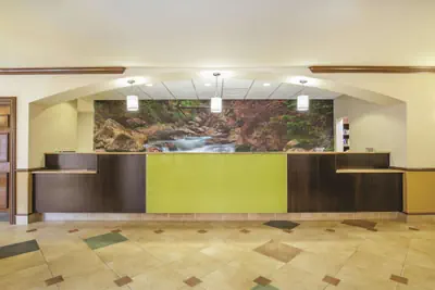 Photo 4 - La Quinta Inn & Suites by Wyndham Bentonville