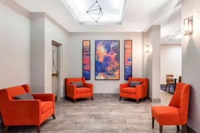 Photo 4 - La Quinta Inn & Suites by Wyndham St. Petersburg Northeast