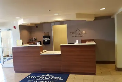 Photo 2 - Microtel Inn & Suites by Wyndham Bellevue/Omaha