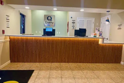 Photo 2 - Quality Inn & Suites Victoria South