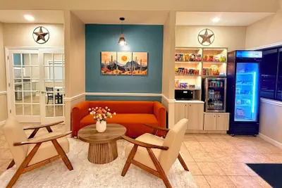 Photo 3 - Quality Inn & Suites Victoria South