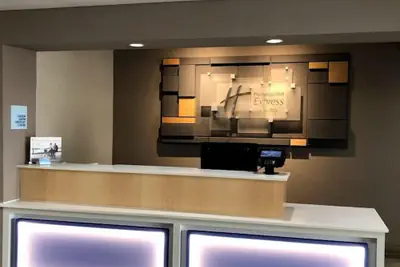 Photo 4 - Holiday Inn Express Hotel & Suites Decatur by IHG