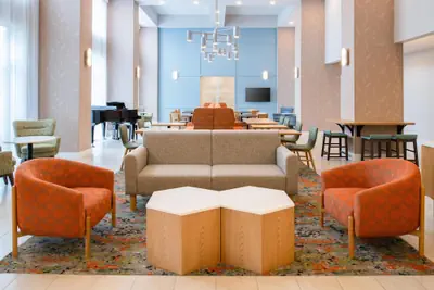 Photo 4 - Hampton Inn & Suites Redding