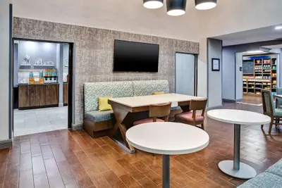 Photo 4 - Hampton Inn & Suites - Cape Coral/Fort Myers Area, FL
