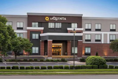 Photo 2 - La Quinta Inn & Suites by Wyndham Springfield Airport/Rte 66