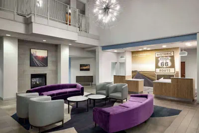 Photo 3 - La Quinta Inn & Suites by Wyndham Springfield Airport/Rte 66