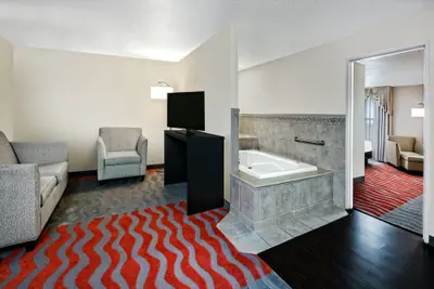 Photo 5 - Holiday Inn & Suites College Station - Aggieland by IHG