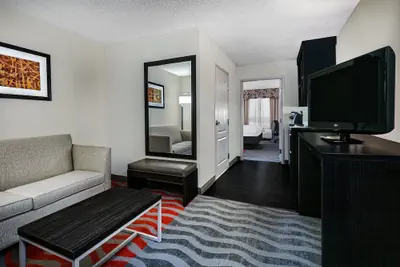 Photo 3 - Holiday Inn & Suites College Station - Aggieland by IHG