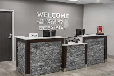 Photo 4 - Hampton Inn Birmingham I-65/Lakeshore Drive