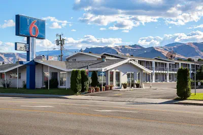 Photo 2 - Motel 6 Wenatchee, WA