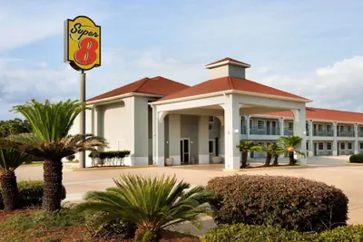 Photo 2 - Super 8 by Wyndham Lake Charles Northeast