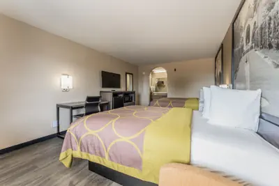 Photo 5 - Super 8 by Wyndham Lake Charles Northeast