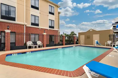 Photo 2 - Comfort Inn & Suites Port Arthur-Port Neches