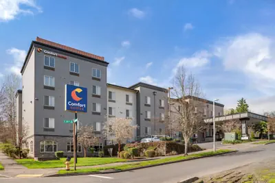 Photo 2 - Comfort Suites Eugene University