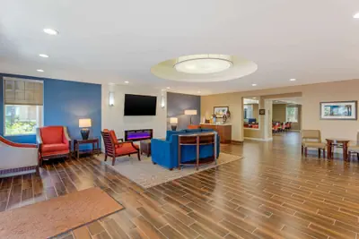 Photo 4 - Comfort Inn & Suites near Ontario Airport