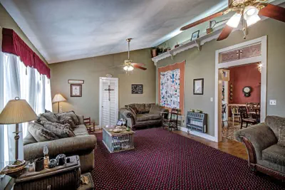 Photo 4 - Clyde and Marie's Bed & Breakfast