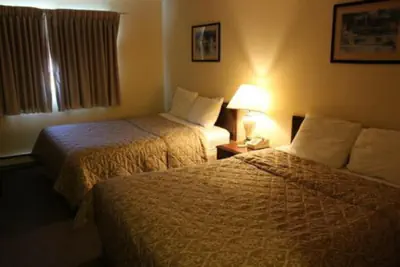 Photo 5 - Glacier Hotel