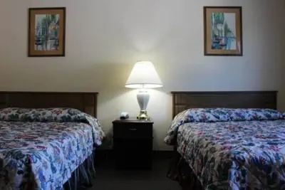 Photo 4 - Glacier Hotel