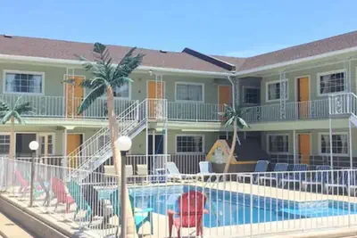 Photo 2 - Sunrise Inn