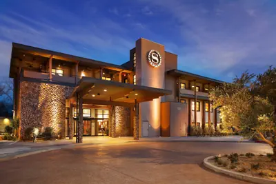 Photo 2 - Sheraton Redding Hotel at the Sundial Bridge