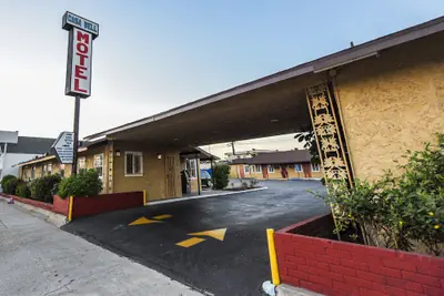 Photo 2 - Casa Bell Motel