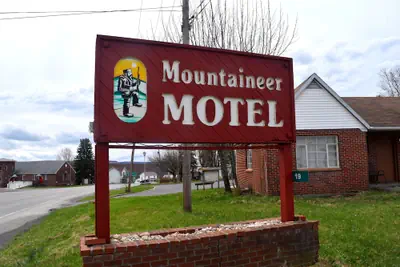 Photo 2 - Mountaineer Motel