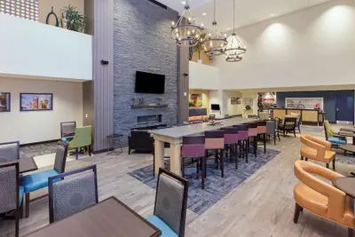 Photo 4 - Hampton Inn & Suites Morgantown / University Town Centre