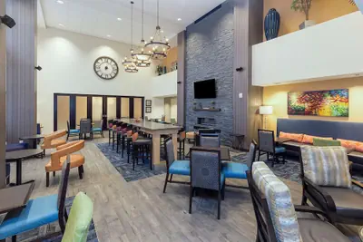 Photo 3 - Hampton Inn & Suites Morgantown / University Town Centre