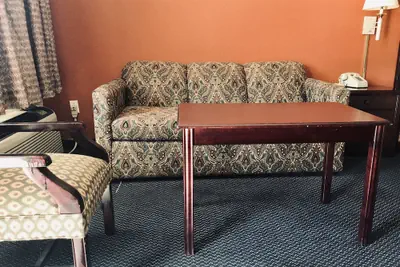 Photo 4 - Executive Inn