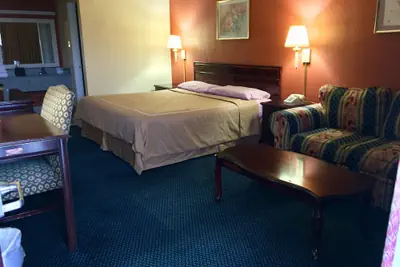 Photo 2 - Executive Inn