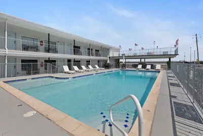 Photo 2 - The Beach House