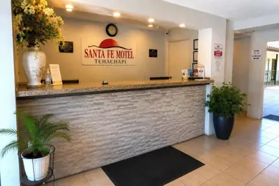 Photo 3 - Santa Fe Motel Tehachapi by Hotel O
