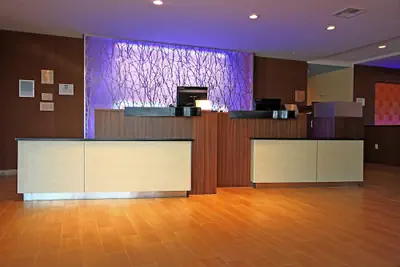Photo 3 - Fairfield Inn & Suites by Marriott London