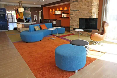 Photo 4 - Fairfield Inn & Suites by Marriott London