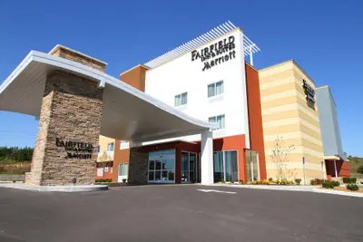 Photo 2 - Fairfield Inn & Suites by Marriott London