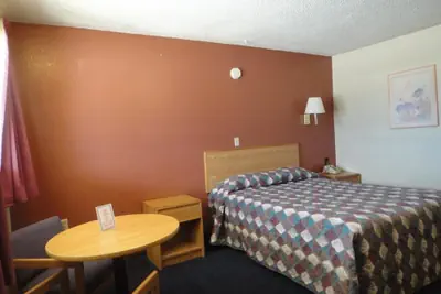 Photo 3 - Econo Lodge Las Vegas NM