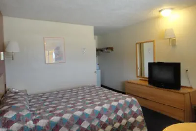 Photo 2 - Econo Lodge Las Vegas NM