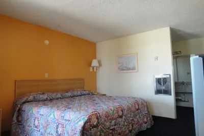 Photo 4 - Econo Lodge Las Vegas NM