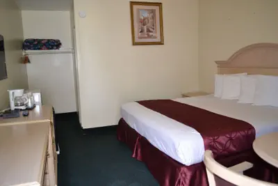 Photo 5 - Passport Inn - By The Falls NY