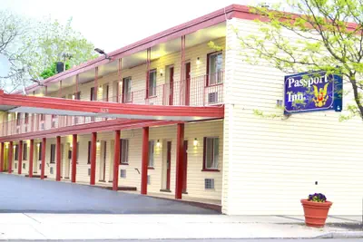 Photo 2 - Passport Inn - By The Falls NY