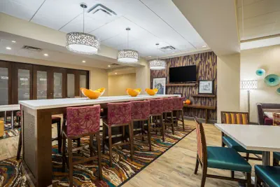 Photo 5 - Hampton Inn Newport