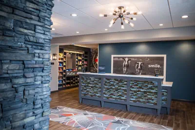 Photo 3 - Hampton Inn & Suites at Wisconsin Dells Lake Delton