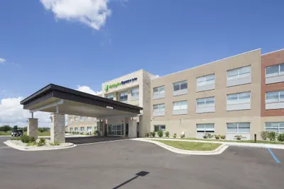 Photo 2 - Holiday Inn Express & Suites Gaylord by IHG