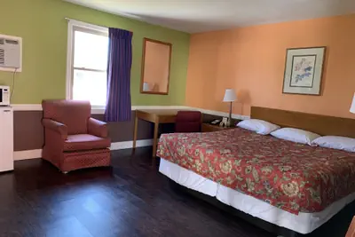 Photo 5 - Royal Inn Motel