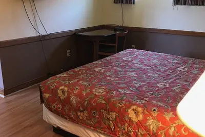 Photo 4 - Royal Inn Motel